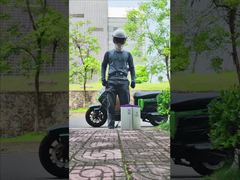 Regarder : Vitrine échangeable IP65 de batterie de moto électrique LFP 72V 58Ah