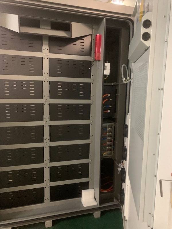 Armoire extérieure ESS refroidie à l'air 229kwh LFP grande capacité pour le stockage de l'énergie du parc et l'alimentation en électricité de secours