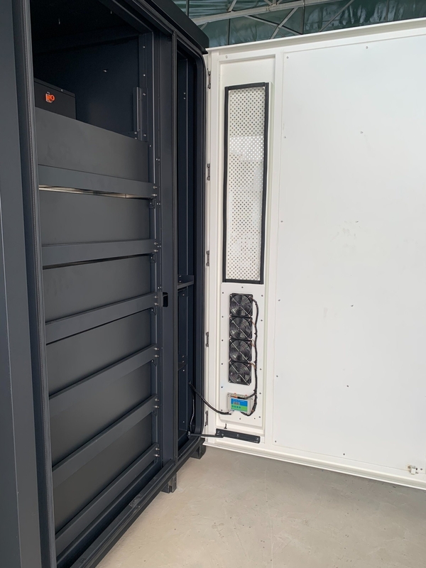 Voltage nominal 380 VAC 100 kW Armoire à batterie à trois phases et quatre fils pour le stockage d'énergie C&I