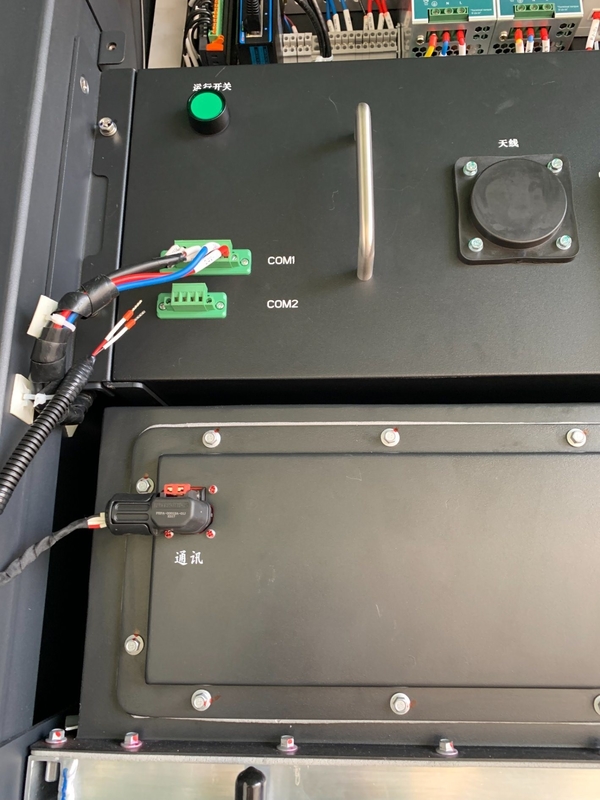 Voltage nominal 380 VAC 100 kW Armoire à batterie à trois phases et quatre fils pour le stockage d'énergie C&I