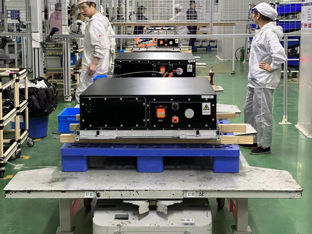 Système de stockage d'énergie de refroidissement liquide hautement intégré de 192 KWh 120 KW Inverteur pour station de recharge