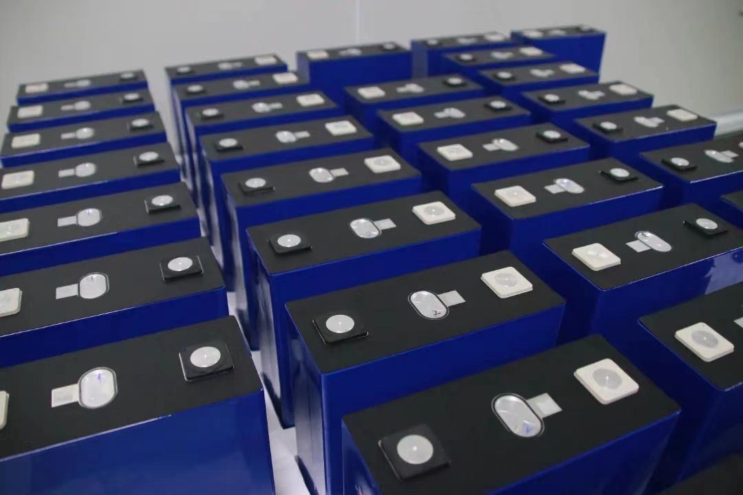 Cellule de batterie prismatique durable de 3,2 V 314 ah pour système de stockage d'énergie de conteneur et camion