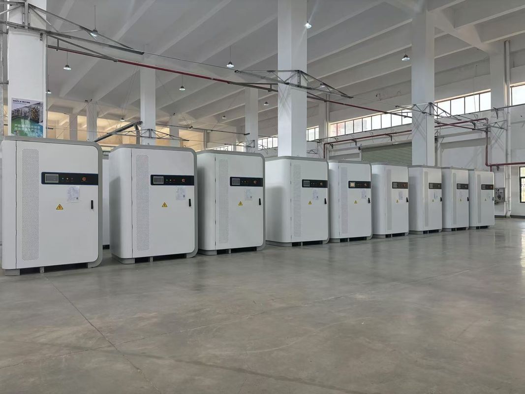 1228.8V refroidissement par liquide Système extérieur d'armoire de stockage d'énergie pour la solution de refroidissement